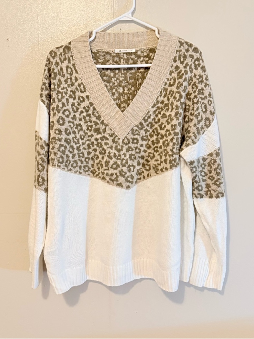 Cupshe Cream & Olive Leopard V-Neck Sweater - Picture 1 of 3
